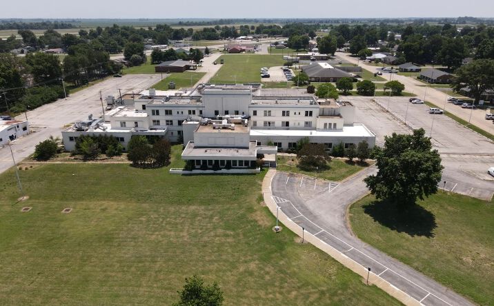 Pictures of Office property located at 1301 1st St, Kennett, MO 63857 for sales - image #1