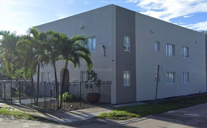 Pictures of Multifamily property located at 2500 Northeast 192 Street, Miami, FL 33180 for sales - image #1