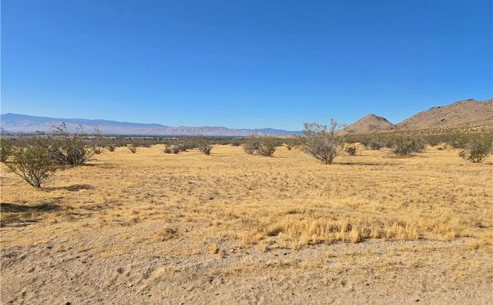 Pictures of Land property located at Falchion Rd 0472-331-03, Apple Valley, CA 92307 for sales - image #1