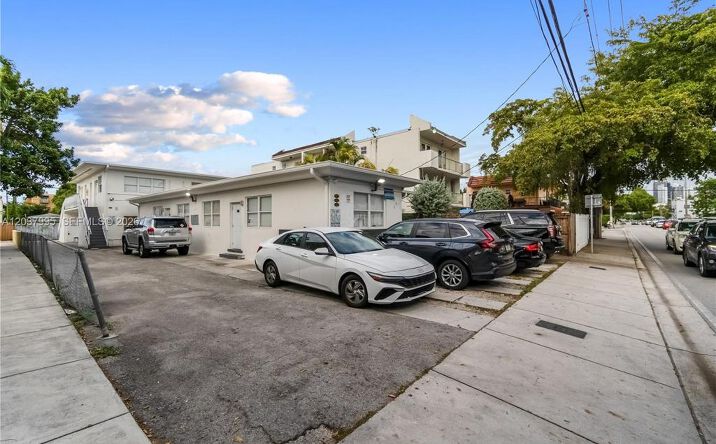 1131 SW 7th St, Miami