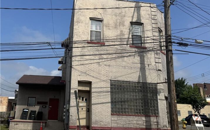 Pictures of Retail, Office, Mixed Use property located at 7559 Roslyn Street, Pittsburgh, PA 15218 for sales - image #1