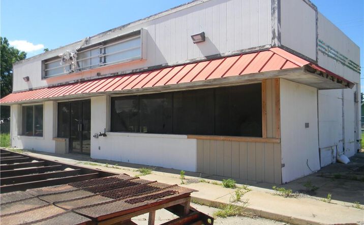 Pictures of Retail property located at 201 W Mary Street, Yates Center, KS 66783 for sales - image #1