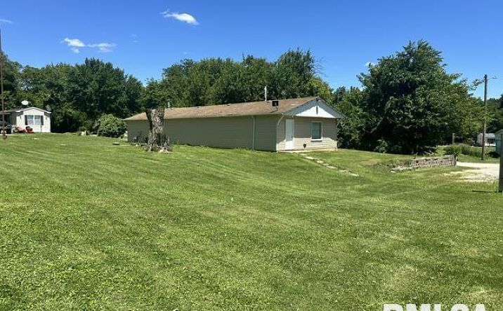Pictures of Multifamily, Office, Retail property located at 3721 Wollesen Lane, Springfield, IL 62702 for sales - image #1