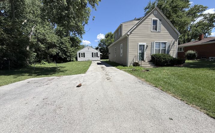 Pictures of Multifamily property located at 19 W 36th Place, Steger, IL 60475 for sales - image #1