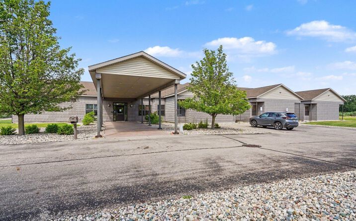 Pictures of Hospitality property located at 842 W Warwick Drive, Alma, MI 48801 for sales - image #1
