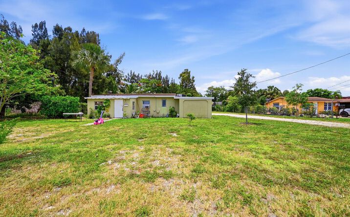 Pictures of Multifamily property located at 700 SW 8th Street, Pompano Beach, FL 33060 for sales - image #1