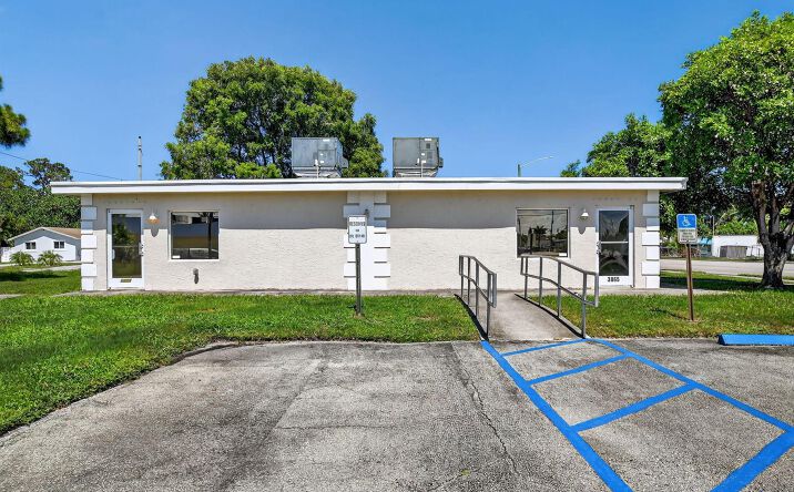 Pictures of Office property located at 3865 10th Avenue N, Palm Springs, FL 33461 for sales - image #1