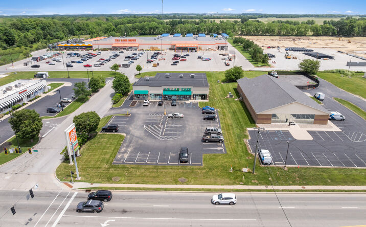 Pictures of Retail property located at 1730 S US Highway 231, Crawfordsville, IN 47933 for sales - image #1