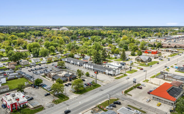 Pictures of Retail property located at 811 West McGalliard Road, Muncie, IN 47303 for sales - image #1