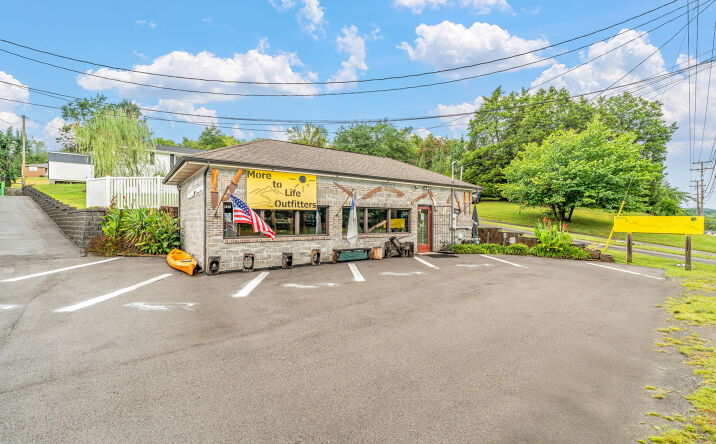 Pictures of Retail property located at 927 South Charles G Seivers Boulevard, Clinton, TN 37716 for sales - image #1
