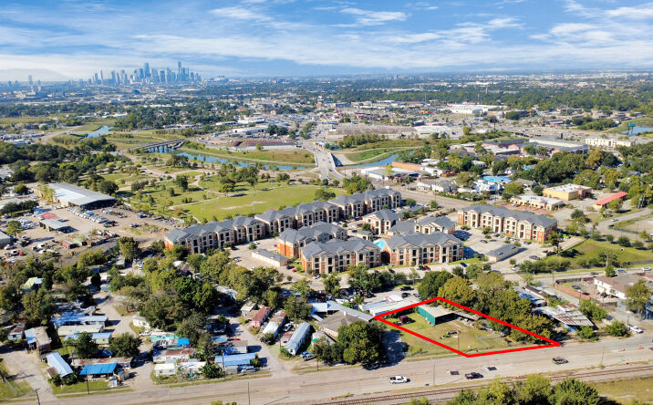 Pictures of Mixed Use, Land, Self Storage property located at 6239 Griggs Road, Houston, TX 77023-6010 for sales - image #1