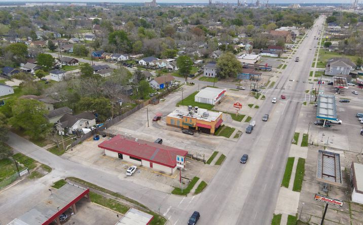 Pictures of Retail property located at 1480 WASHINGTON BLVD, BEAUMONT, TX 77705-2038 for sales - image #1