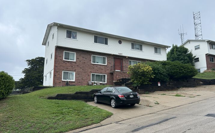Pictures of Multifamily property located at 1802, 1804, 1806 Wayne St, Bellevue, NE 68005 for sales - image #1