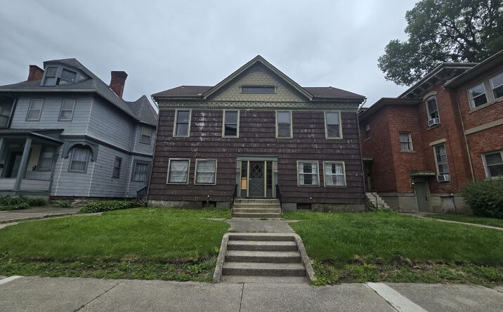 Pictures of Multifamily property located at 813 W BERRY ST, FORT WAYNE, IN 46802 for sales - image #1