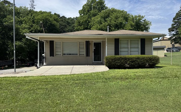 Pictures of Retail property located at 3865 HOLLY SPGS PKWY, CANTON, GA 30115 for sales - image #1