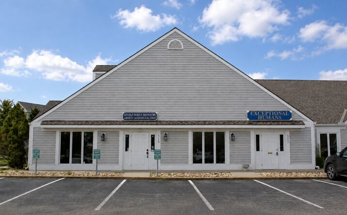 Pictures of Office property located at 5711 Northwest 64th Terrace, KCMO, MO 64151 for sales - image #1