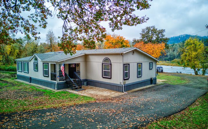 Pictures of Multifamily property located at 2665 Whistlers Park Road, Roseburg, OR 97470 for sales - image #1