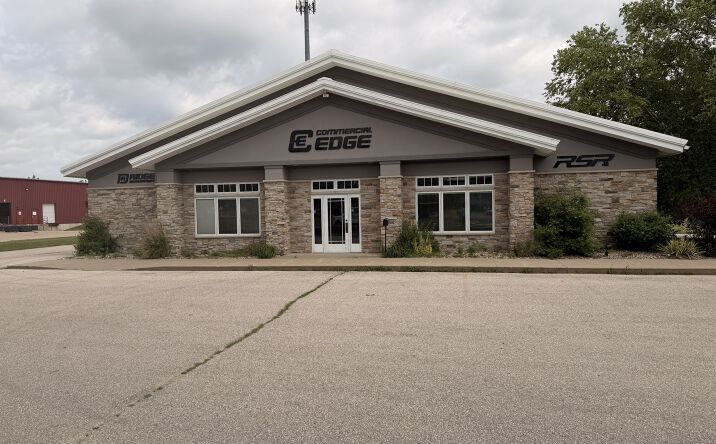 Pictures of Industrial property located at 740 KACENA RD, HIAWATHA, IA 52233-1290 for sales - image #1