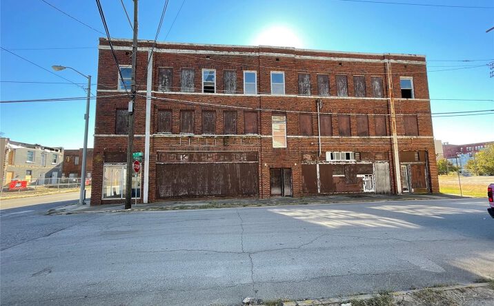 Pictures of Hospitality property located at 127 N Washington Street, Ardmore, OK 73401 for sales - image #1