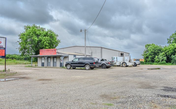 Pictures of Retail, Mixed Use, Office, Industrial property located at 600 W Wilson Street, Valliant, OK 74764 for sales - image #1