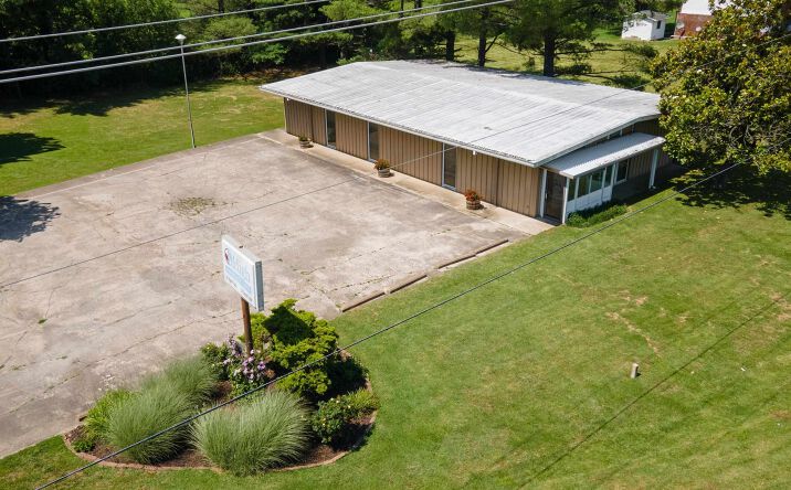 Pictures of Office, Retail property located at 35 Walton Lane, Anna, IL 62906 for sales - image #1