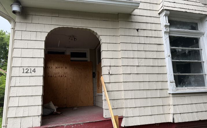 Pictures of Multifamily property located at 1214 N SHERIDAN Road, Peoria, IL 61606 for sales - image #1
