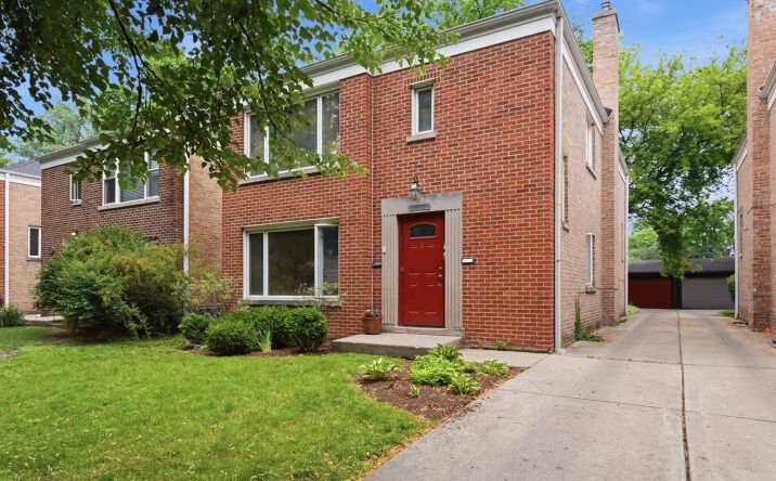 Pictures of Multifamily property located at 2311 Brown Avenue, Evanston, IL 60201 for sales - image #1