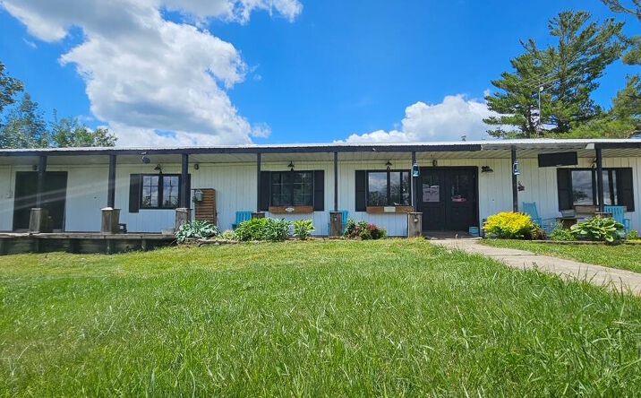 Pictures of Retail property located at 19145 30th Avenue, Barryton, MI 49305 for sales - image #1