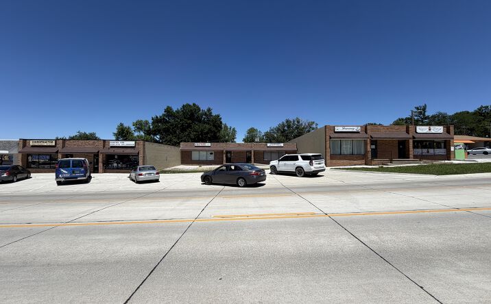 Pictures of Retail property located at 6910 Maple St, Omaha, NE 68104 for sales - image #1