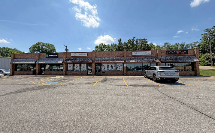 Pictures of Retail property located at 7013 Maple St, Omaha, NE 68104 for sales - image #1