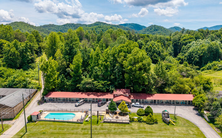 Pictures of Hospitality property located at 8270 East Lamar Alex Parkway, Townsend, TN 37882 for sales - image #1