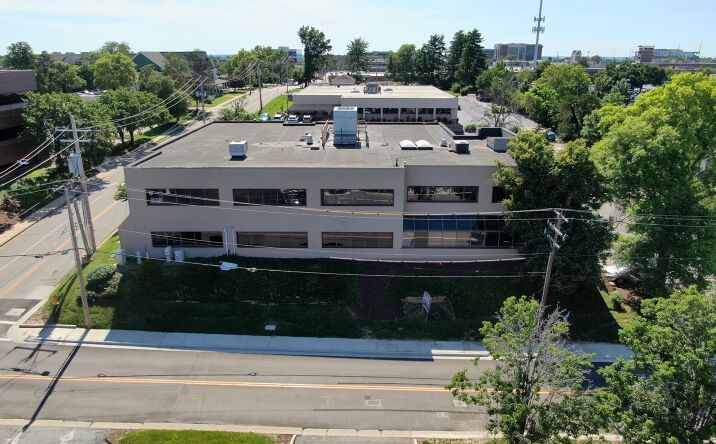 711 Old Ballas Rd, Creve Coeur