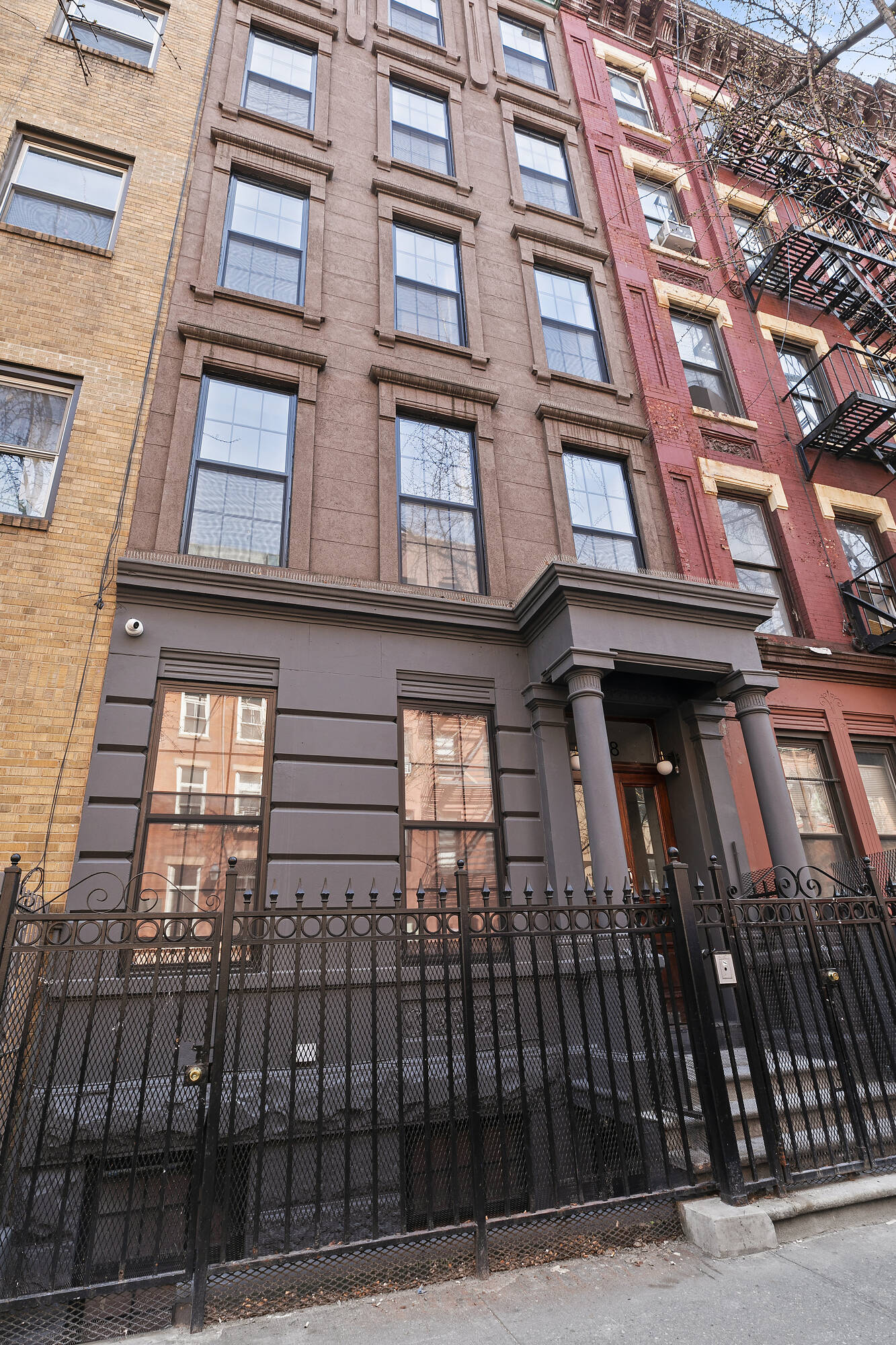 408 W 46TH St  