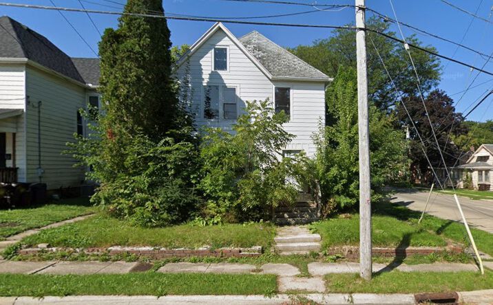 Pictures of Multifamily property located at 124 N GREEN AVE, FREEPORT, IL 61032-4034 for sales - image #1