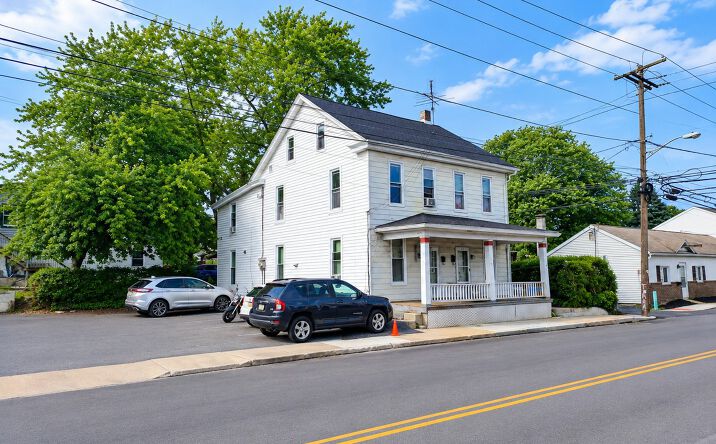 Pictures of Multifamily property located at 37-39 E Willow St, Elizabethtown, PA 17022 for sales - image #1