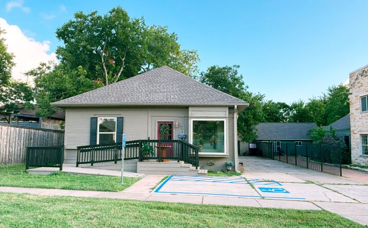 Pictures of Retail, Office property located at 302 East Main Street, Round Rock, TX 78664 for sales - image #1