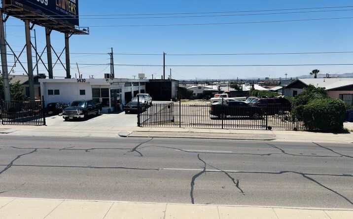 Pictures of Industrial property located at 5430 Gateway Boulevard East, El Paso, TX 79905 for sales - image #1