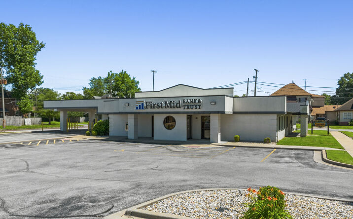 Pictures of Retail property located at 1709 Walnut Street, Murphysboro, IL 62966 for sales - image #1