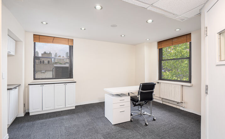 Pictures of Office property located at 115 East 61st Street, New York, NY 10065 for sales - image #1