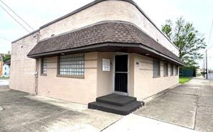Pictures of Office property located at 2141 Market Street, Youngstown, OH 44507 for sales - image #1