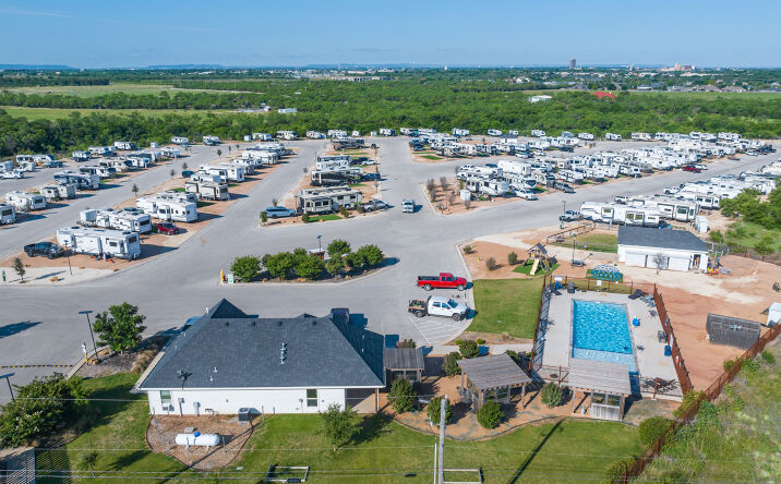 Pictures of Multifamily, Hospitality, Mobile Home Park property located at 2233 East Stamford Street, Abilene, TX 79601 for sales - image #1