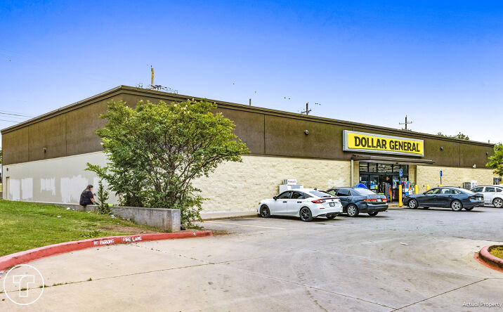 Pictures of Retail property located at 814 Southwest Lee Boulevard, Lawton, OK 73501 for sales - image #1