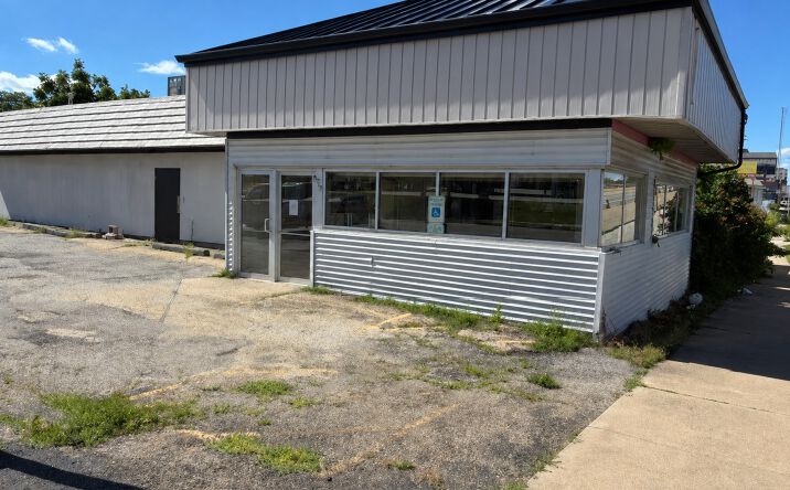 Pictures of Retail, Multifamily property located at 509 S. Main, Bloomington, IL 77657-7376, 506 S. Center, Bloomington, IL 61701 for sales - image #1