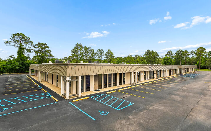 Pictures of Office property located at 206 Highland Park Plaza, Covington, LA 70433 for sales - image #1