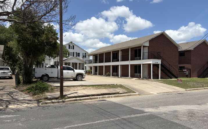 Pictures of Multifamily property located at 113 East Hefferman Street, Beeville, TX 78102 for sales - image #1
