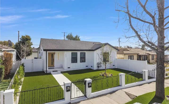 Pictures of Multifamily property located at 6900 Corbin Avenue, Reseda, CA 91335 for sales - image #1