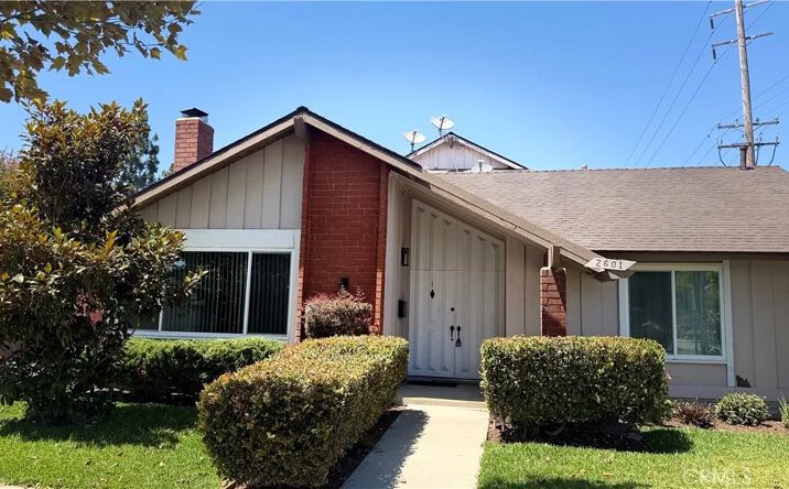 Pictures of Multifamily property located at 2601 W Juniper, Santa Ana, CA 92704 for sales - image #1