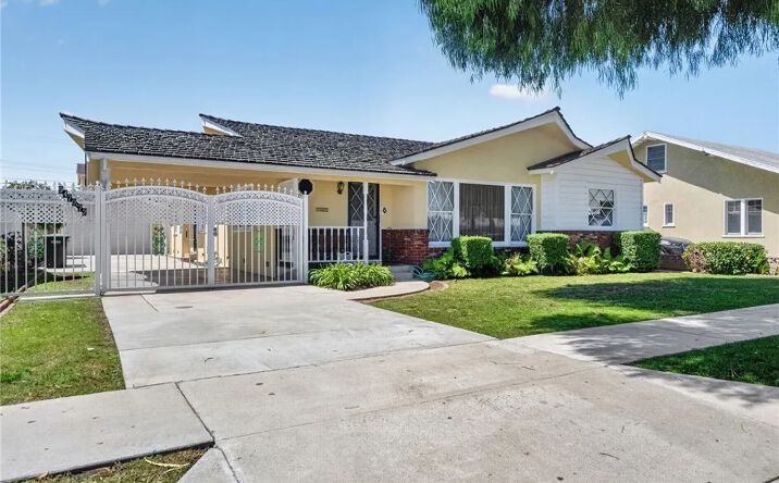 Pictures of Multifamily property located at 9470-9472 Foster, Bellflower, CA 90706 for sales - image #1
