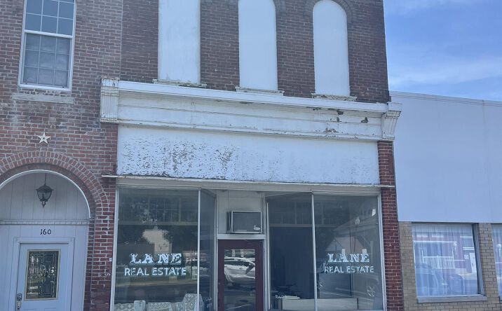 Pictures of Office, Retail property located at 156 N Dye Street, Virden, IL 62690 for sales - image #1