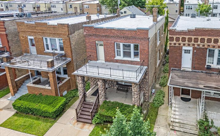 4935 W Henderson Street, Chicago